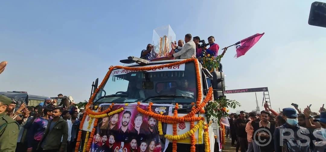जनकपुर बोल्ट्सका खेलाडीहरु जनकपुरधाममा ‘ट्रफी परेड’मा सहभागी