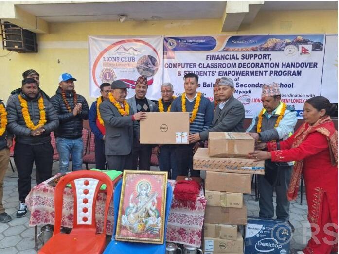 प्रवासी नेपालीद्वारा म्याग्दीको दुई विद्यालयलाई ९ थान कम्युटर हस्तान्तरण