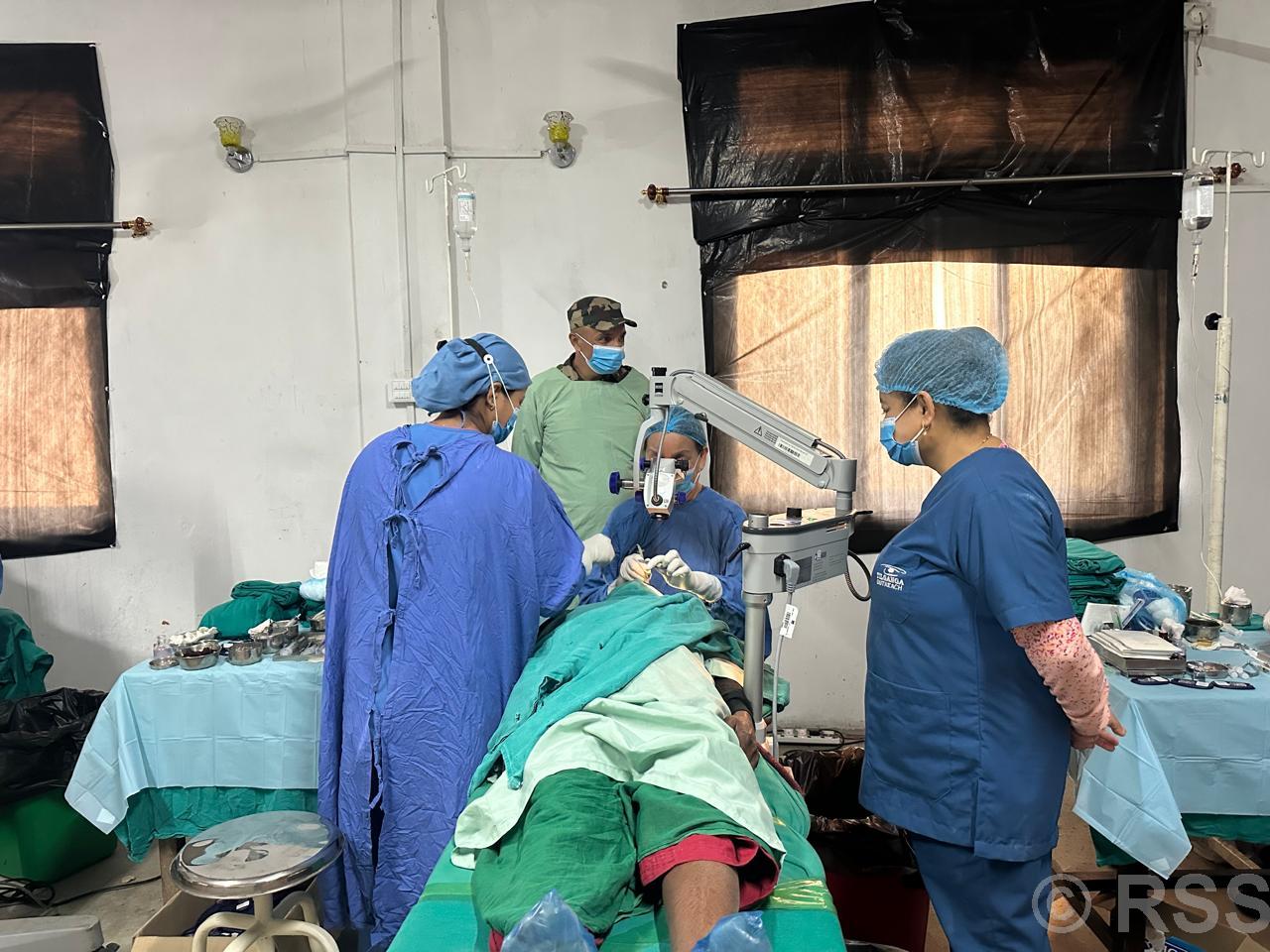 नेपाली सेनाको सहयोगमा ५३१ जनाको निःशुल्क आँखाको शल्यक्रिया