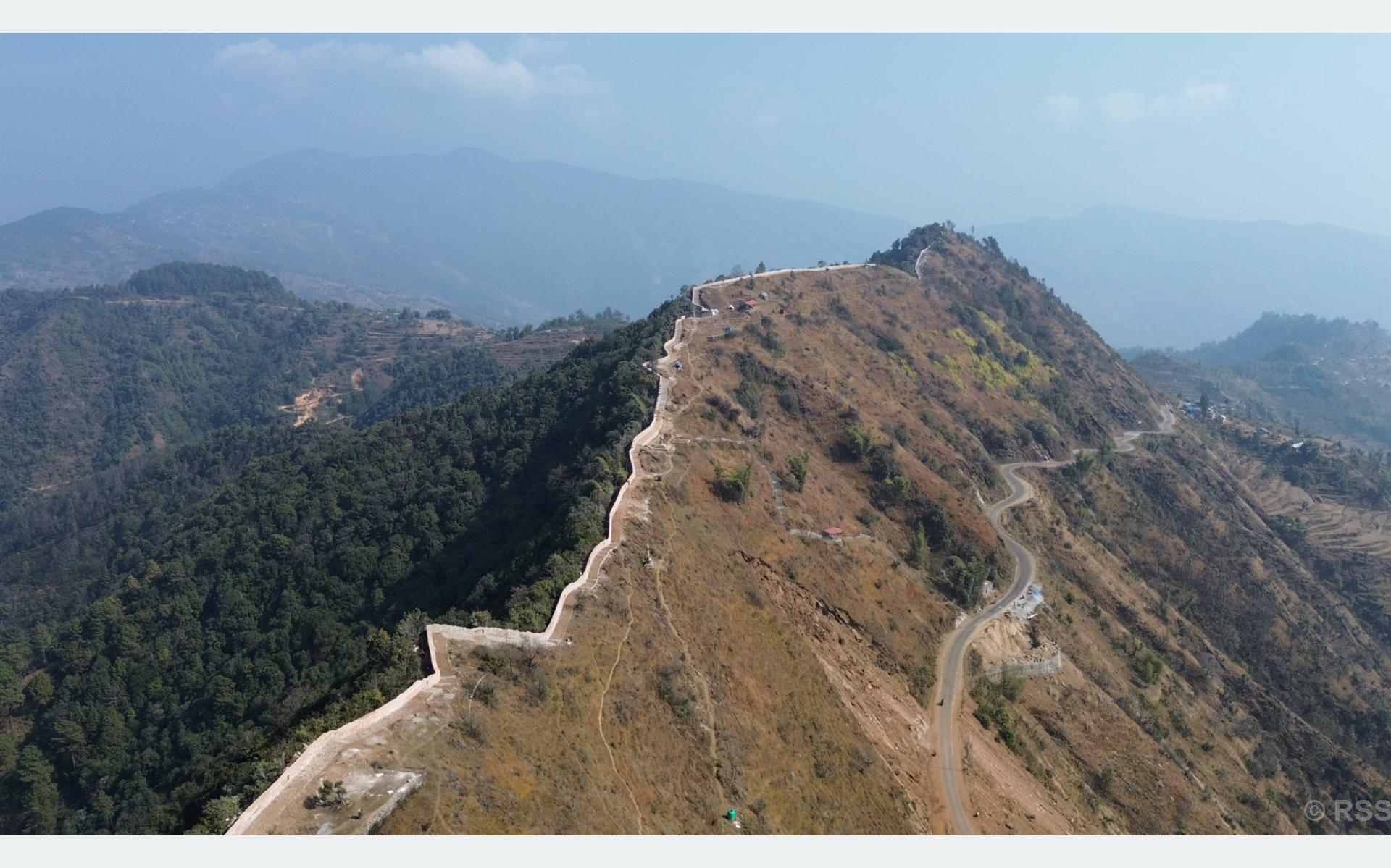 पर्यटकका रोजाइमा चिनियाँ ग्रेटवालको झल्को दिने ‘तुवाचुङ मिनी ग्रेटवाल’