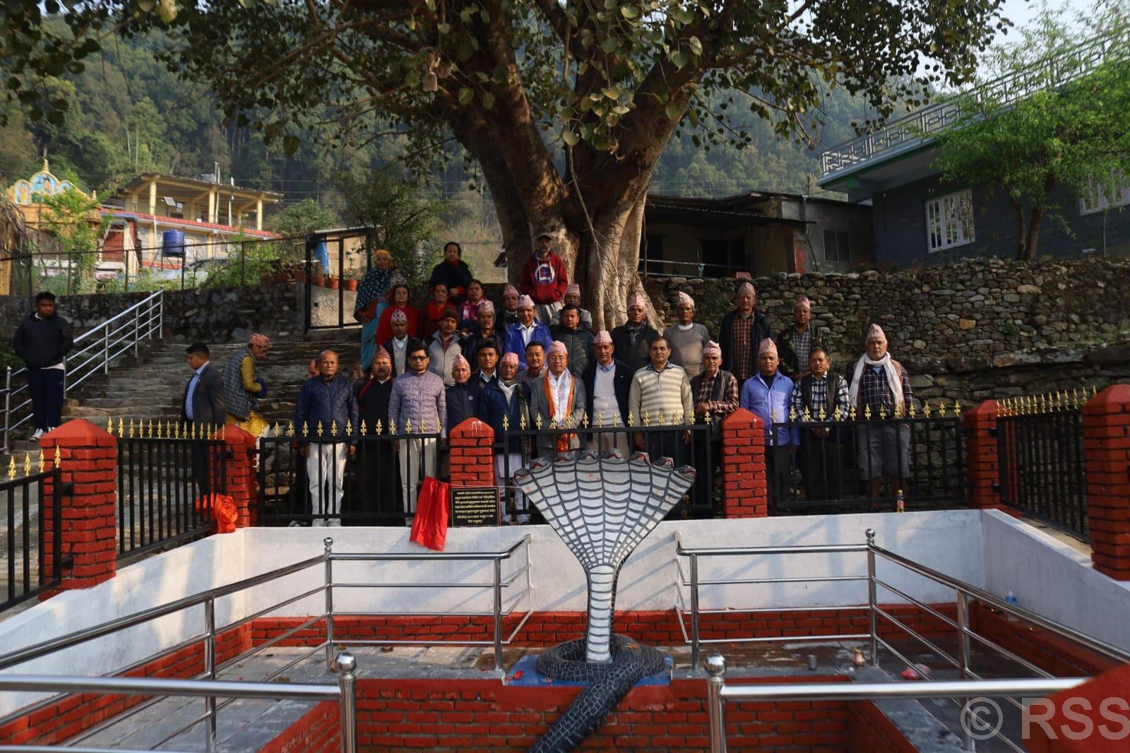 लमजुङको ईशानेश्वर महादेव मन्दिर परिसर स्थित गौरीकुण्ड ओझेलमा