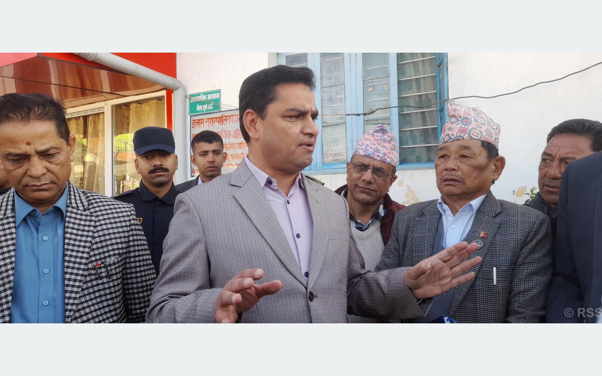 औषधि छैन भन्ने छुट सरकारी अस्पताललाई छैनः स्वास्थ्यमन्त्री पौडेल