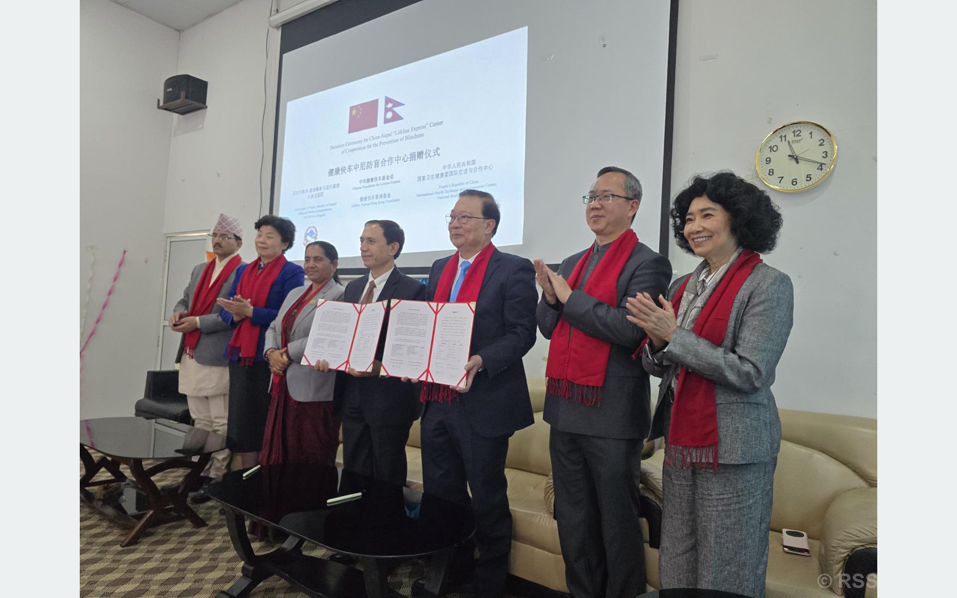 चीनद्वारा निजामती अस्पताललाई दुई करोड मूल्य बराबरको उपकरण हस्तान्तरण