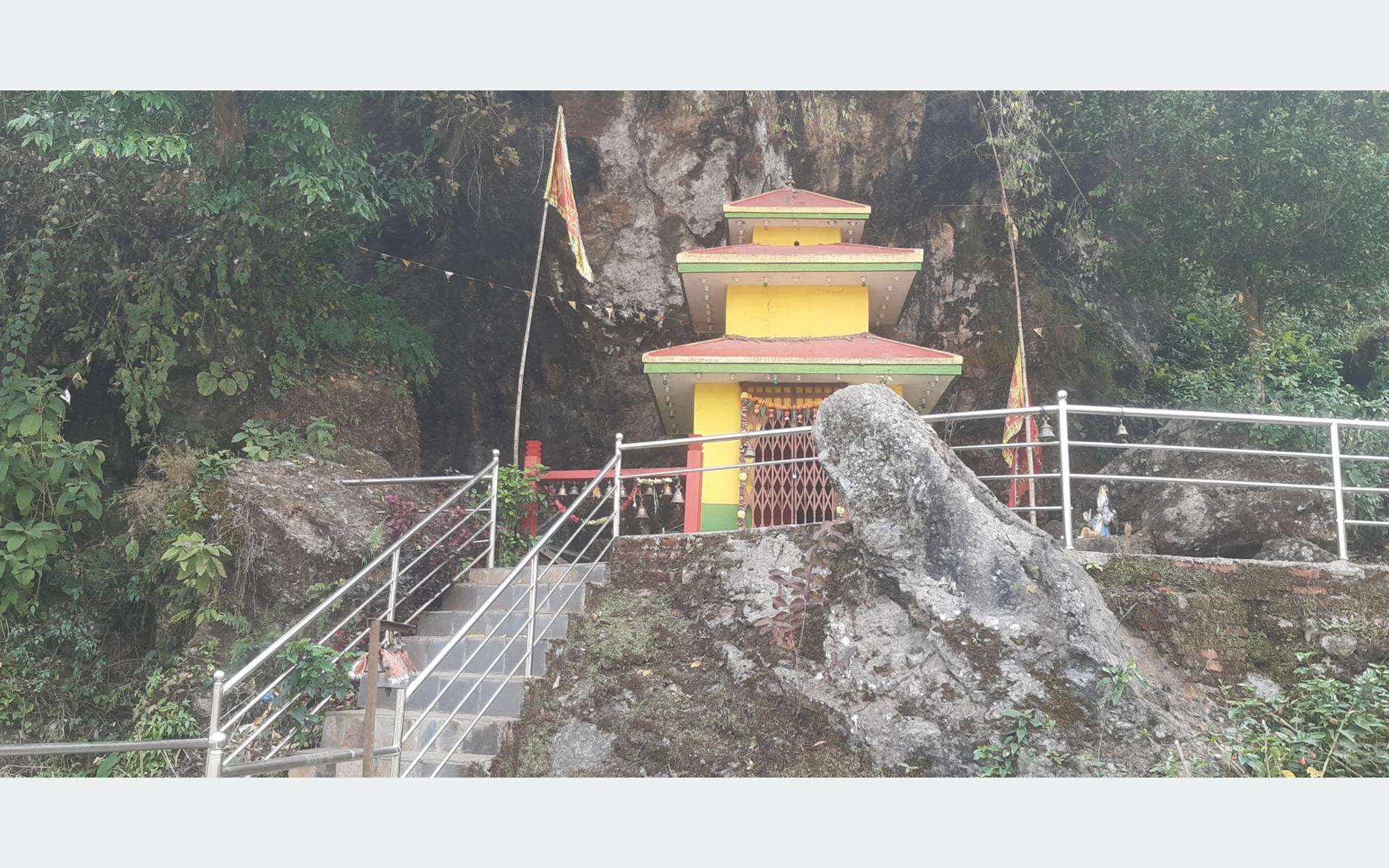 लाटी बाराहीको जलकुण्डमा स्नान गराए बोली नफुटेका बालबच्चाको बोली आउने जनविश्वास