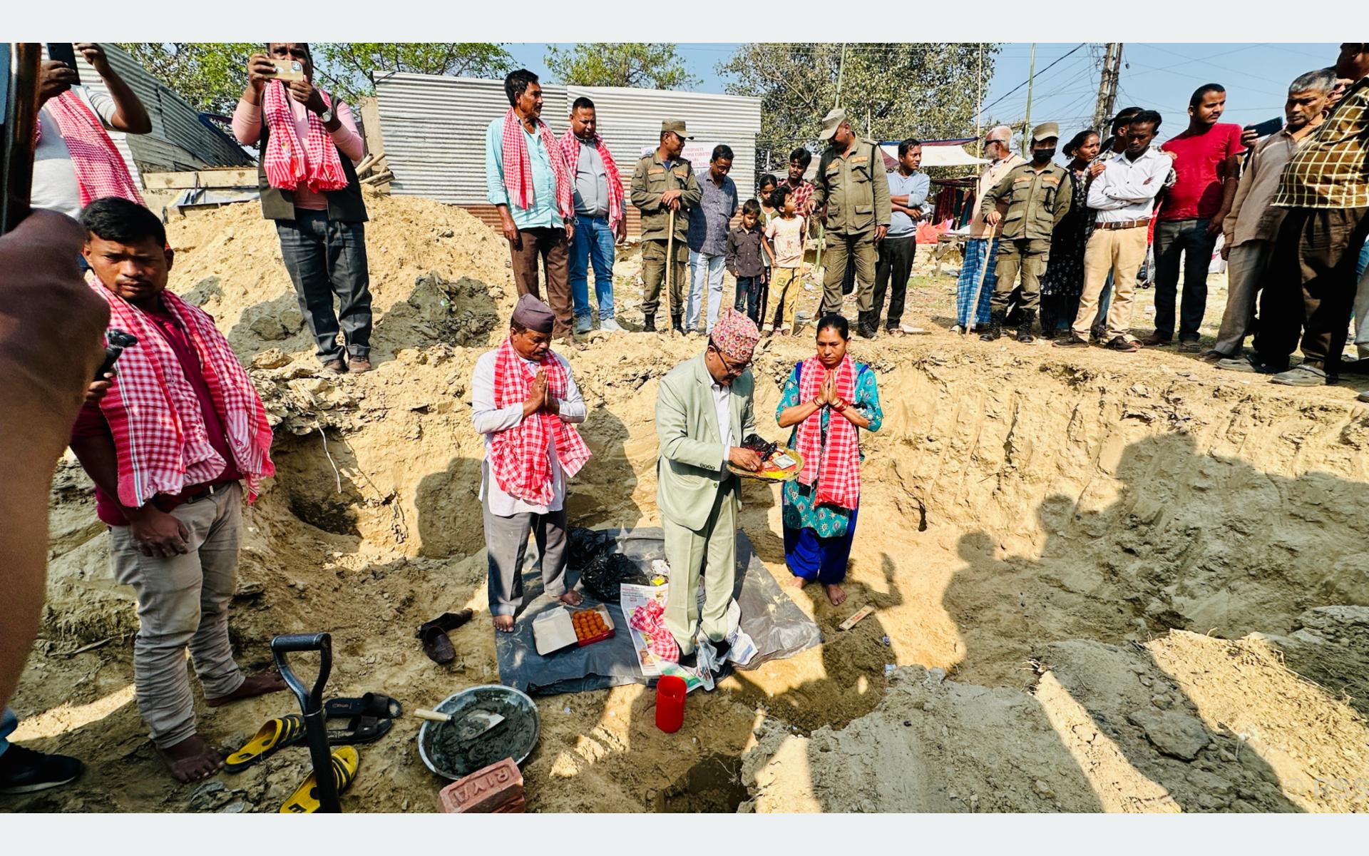 लहानमा आधुनिक तरकारी बजार निर्माण गरिँदै