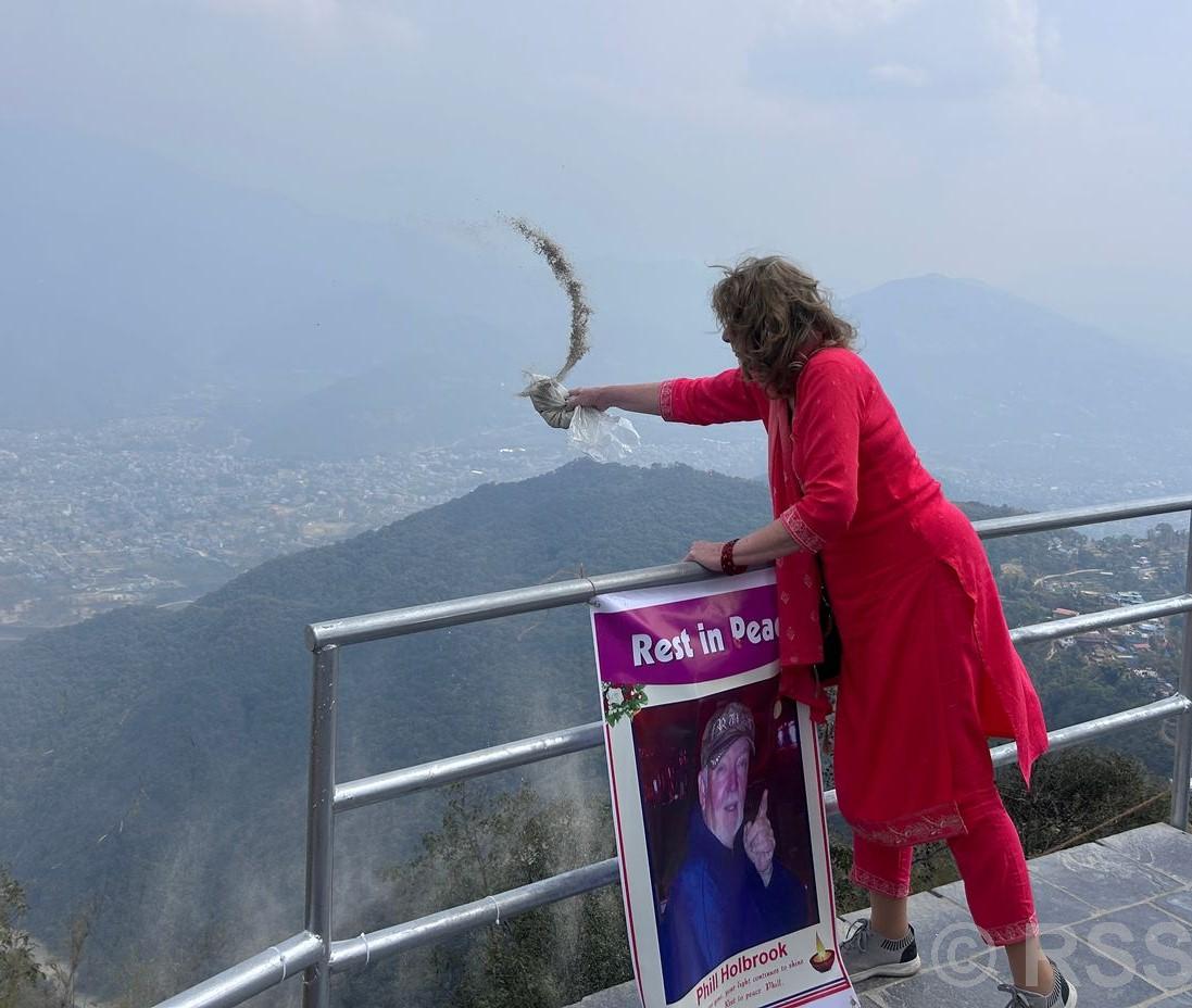 नेपाललाई औधी माया गर्ने अमेरिकी नागरिक फिल, जसको निधनपछि श्रीमती अस्तु सेलाउन पोखरा आइन्