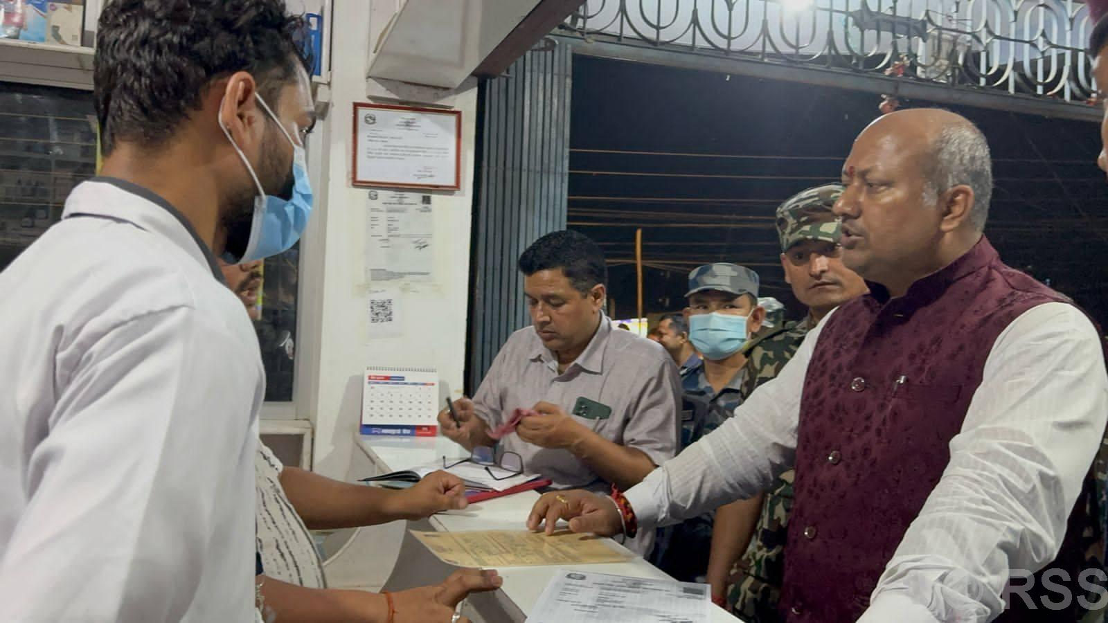 मधेसका मुख्यमन्त्रीद्वारा मिर्चैयाका अस्पताल अनुगमन, दुई जना पक्राउ