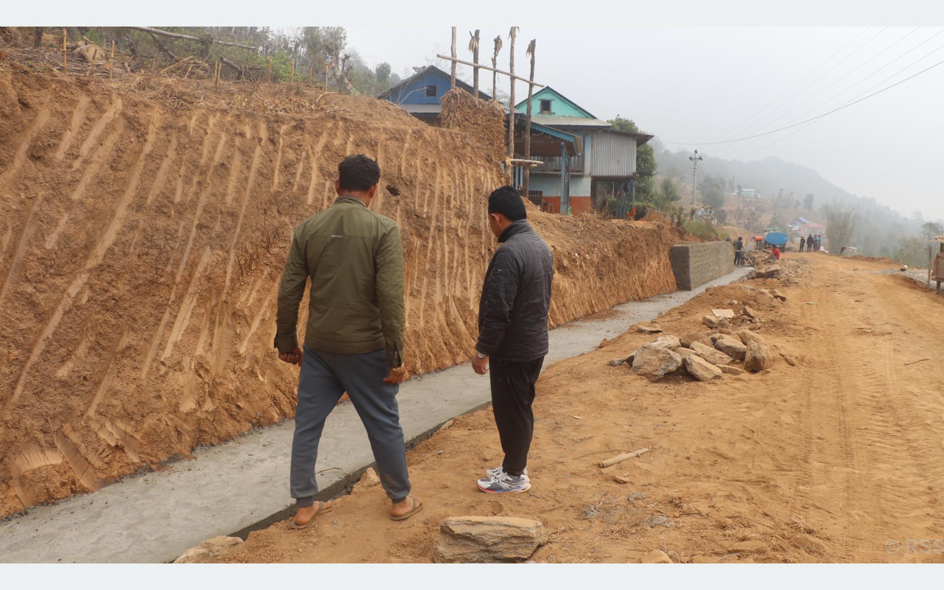 ओख्रेको सहिद गेट–हुर्वु भञ्ज्याङ सडक स्तरोन्नति