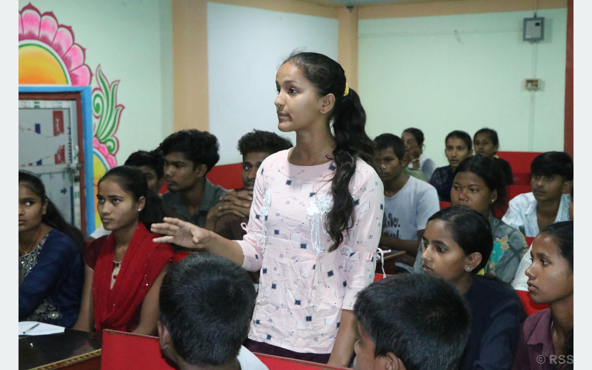 हरिपुर्वाका मेयरलाई विद्यार्थीको प्रश्न– हामी कहिलेसम्म अर्को पालिकाको विद्यालयमा पढ्न जाने ?