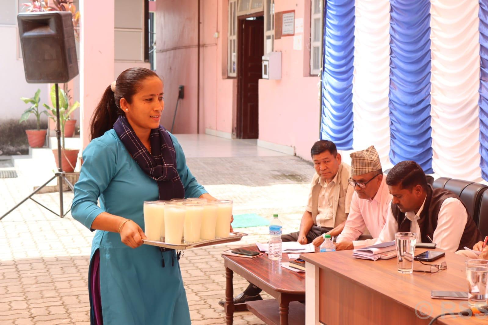 कोल्डड्रिंकको विकल्पमा दही र महीको माग बढ्दै