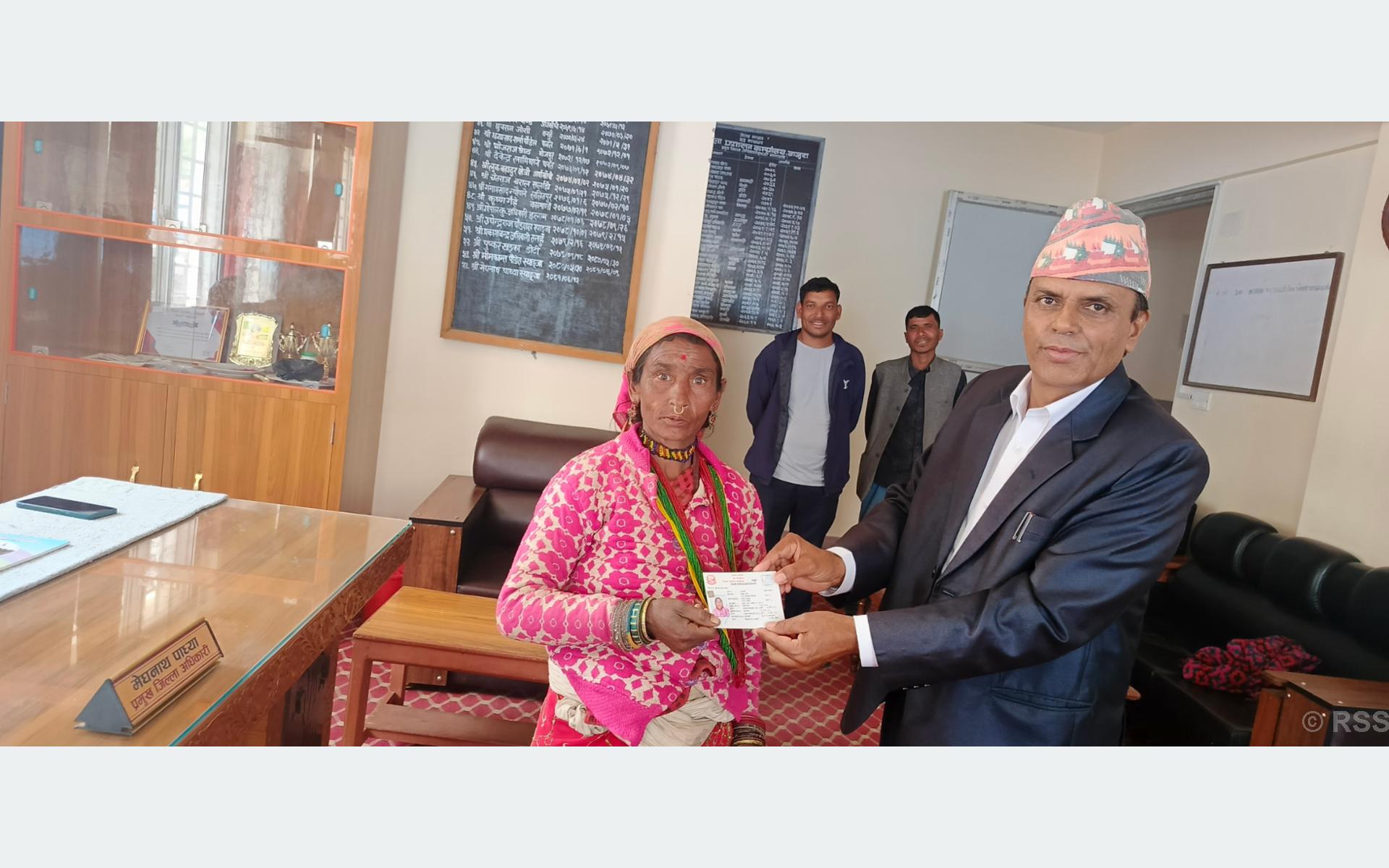 बाजुराकी धना वादीले ५५ वर्षको उमेरमा प्राप्त गरिन् नागरिकता
