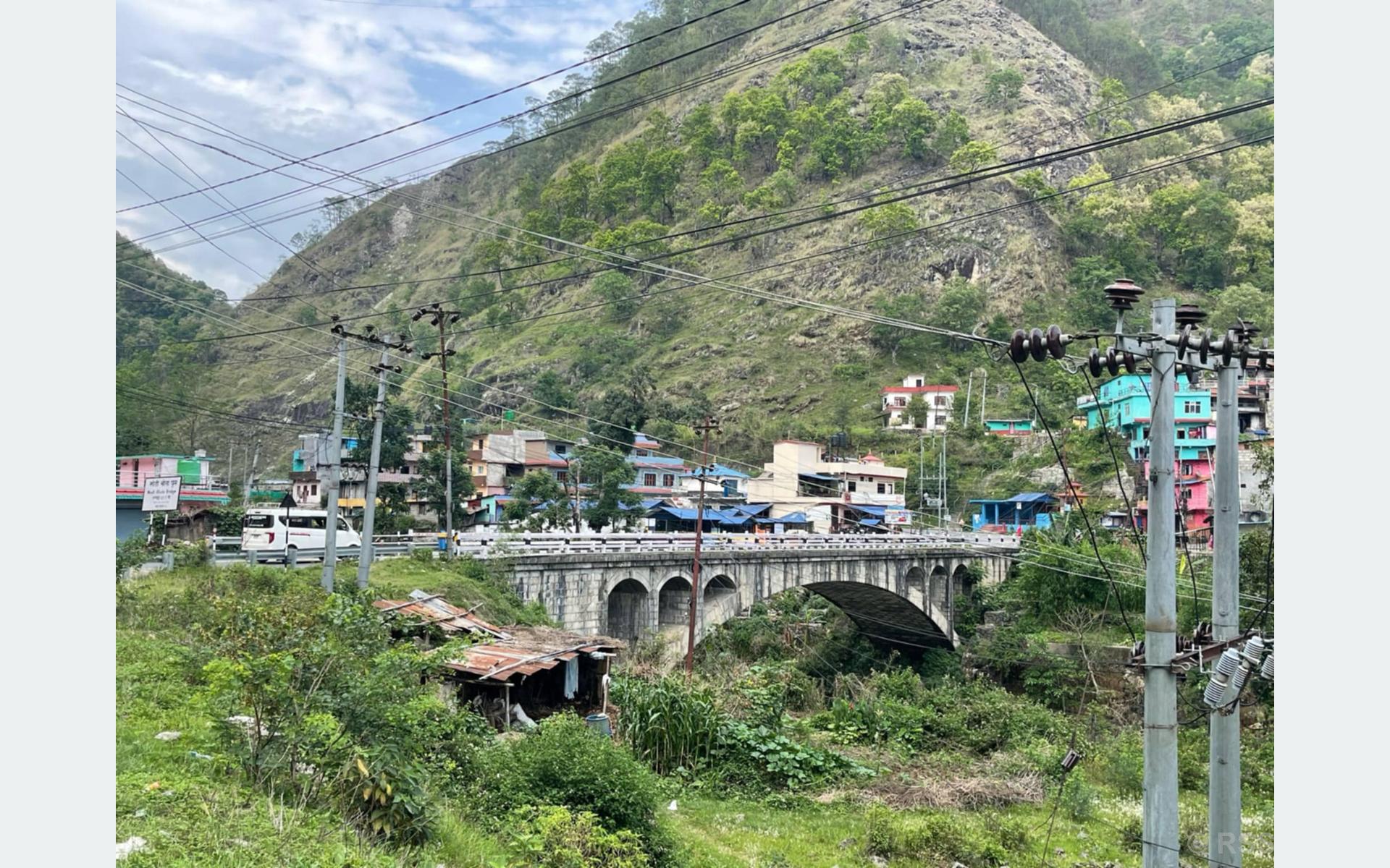मध्यपहाडी लोकमार्गको मोदीखोलामा पुल निर्माण सुरु