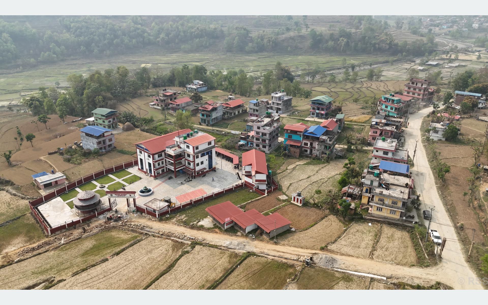 शोकमा साथ दिँदै सुन्दरबजार नगरपालिका, मलामीका लागि सवारीसाधन उपलब्ध गराउँदै