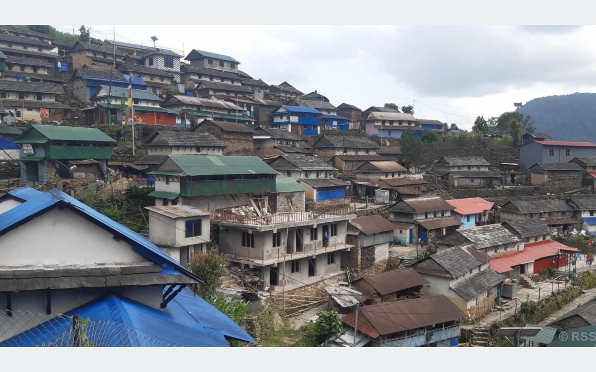 आहा ! कति राम्रो भुजुङ गाउँ, पर्यटक लोभ्याउँदै