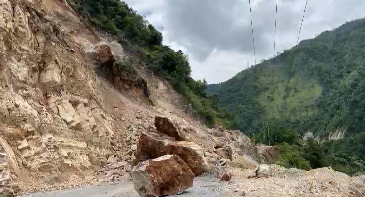 तीन दिनदेखि गुल्मीको कालीगण्डकी करिडोर अवरुद्ध, स्थानीयवासी समस्यामा