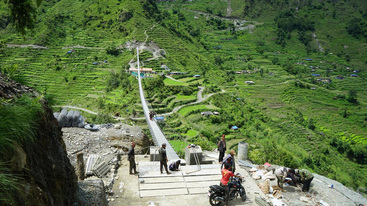 दुई करोड ३१ लाखमा बन्यो दरखोलामा झोलुंगे पुल