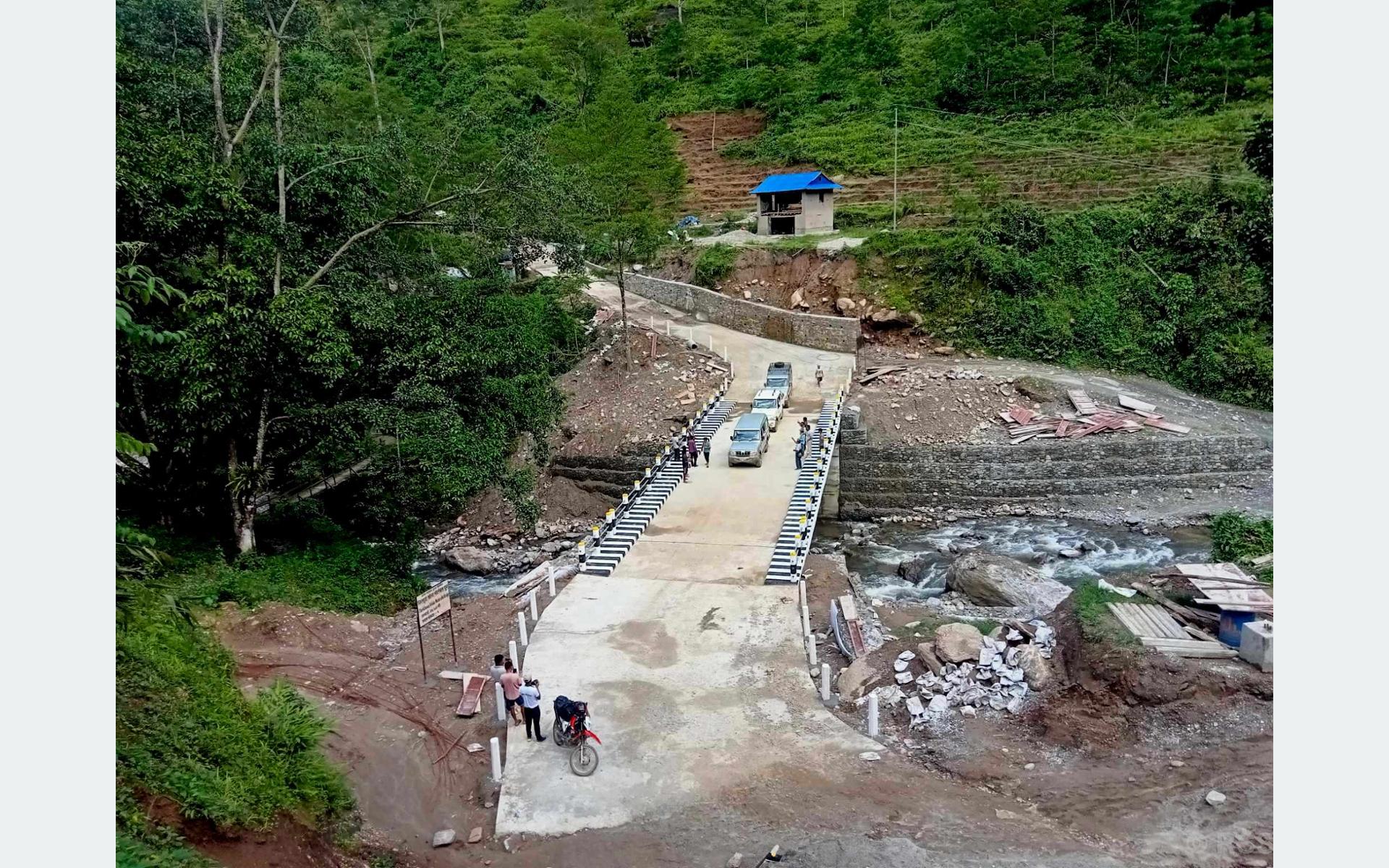 भोजपुरको चिरखुवा खोलामा पक्की निर्माण