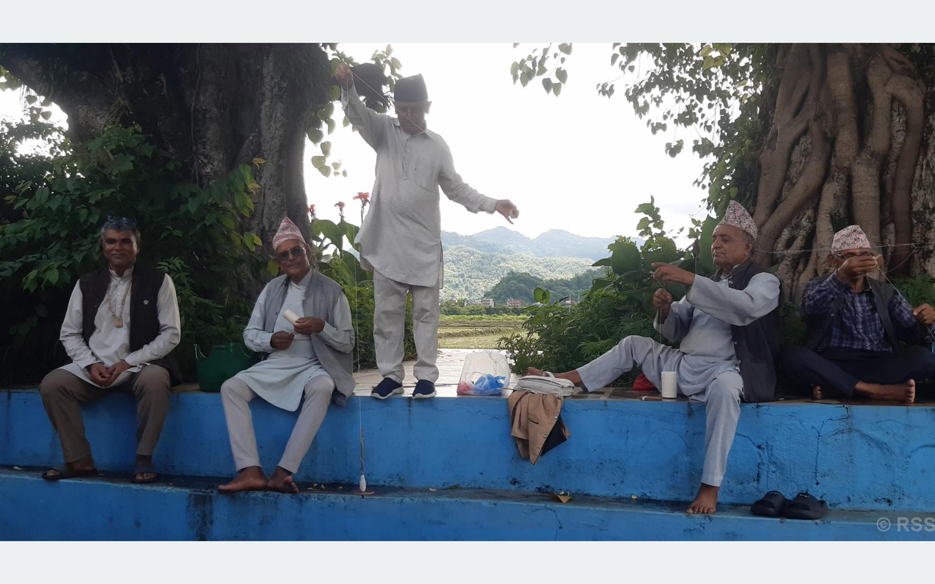 जनै बनाउने सीप जोगाउँदै पोखराका ज्येष्ठ नागरिक, पुस्तान्तरणको चिन्ता