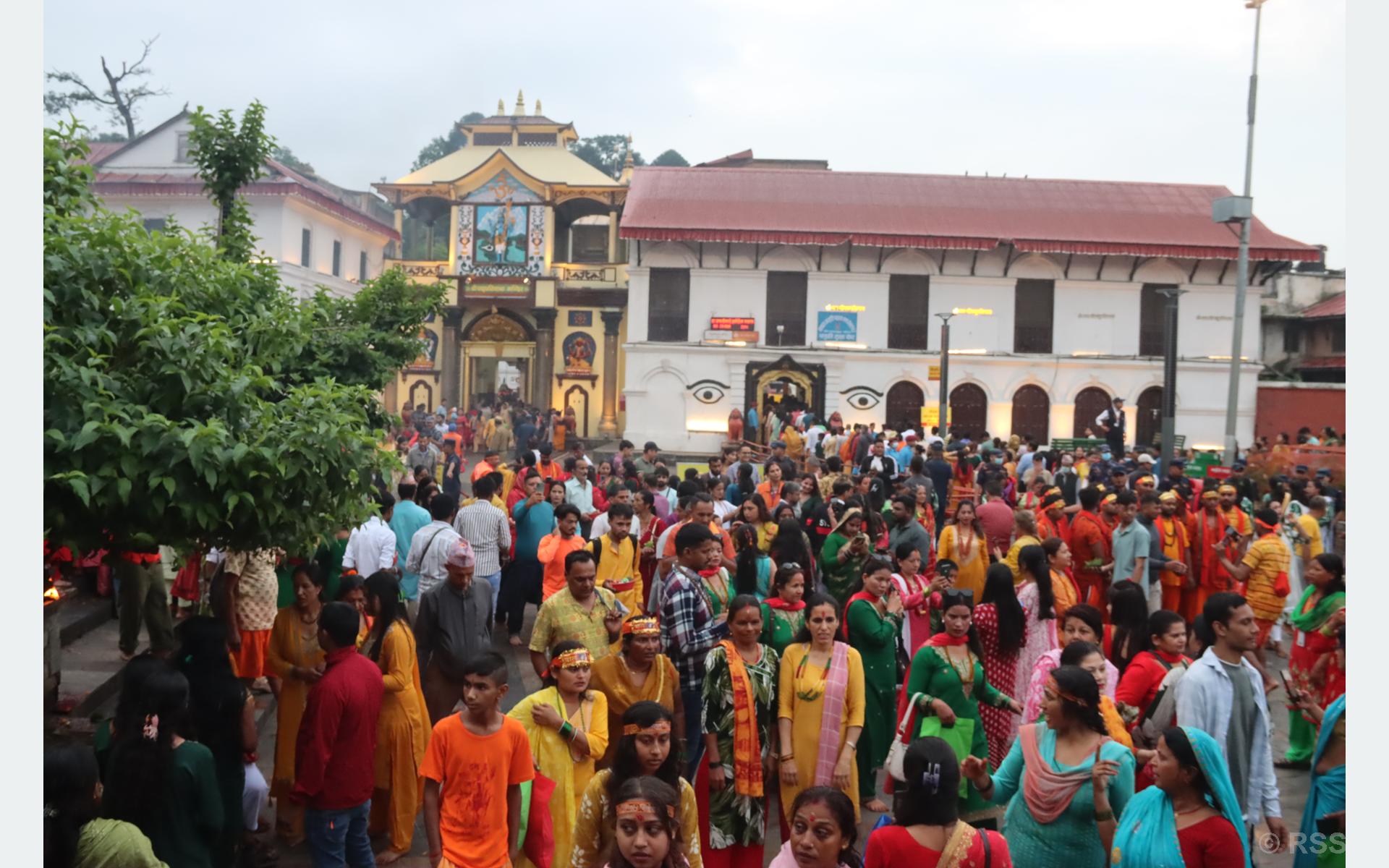 पूजा आराधना गर्नका लागि आज पशुपतिनाथ मन्दिरको चारै ढोका खुला