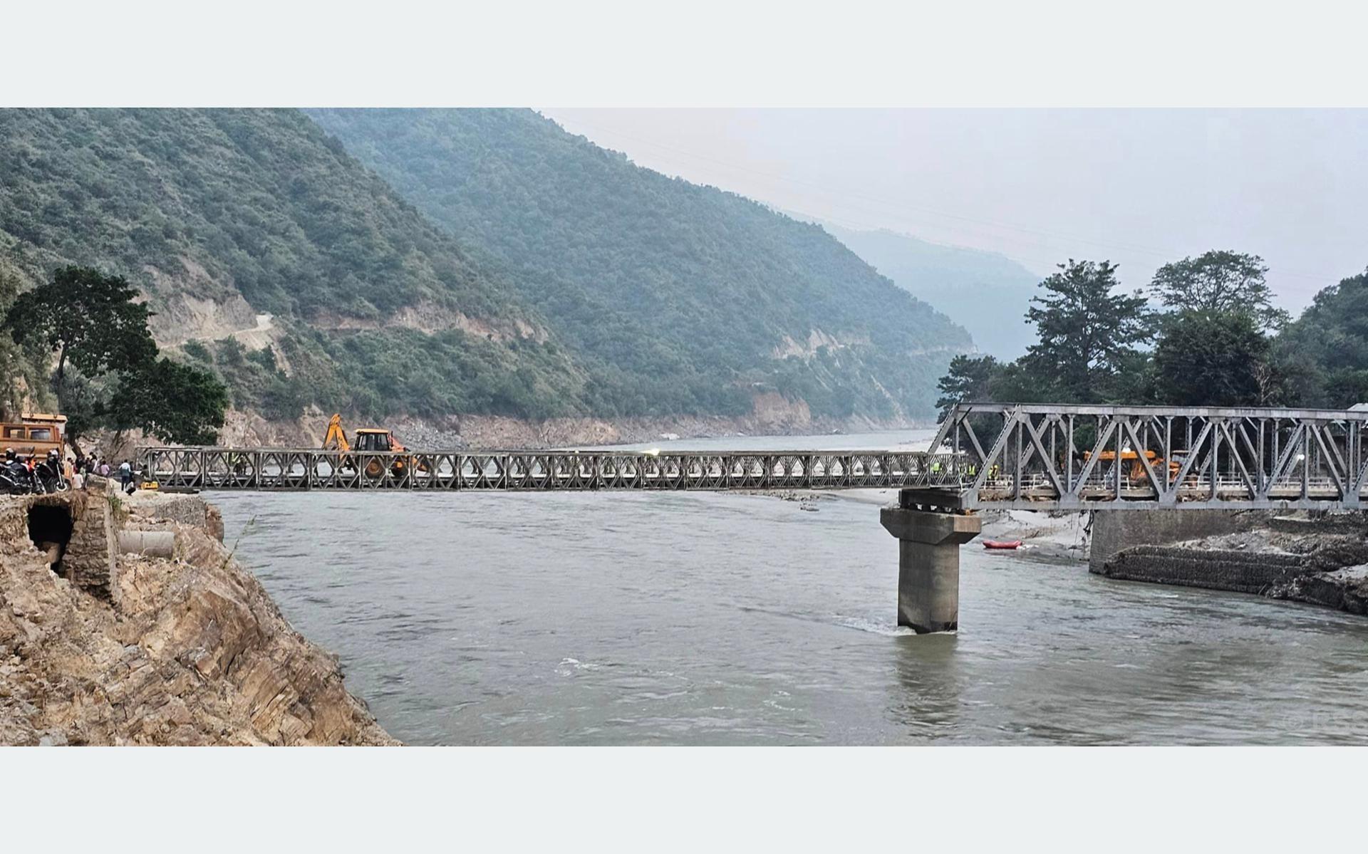 नेपाली सेनाद्वारा रामेछाप र सिन्धुली जोड्ने खुर्कोटको बेलीब्रिज मर्मत सुरु