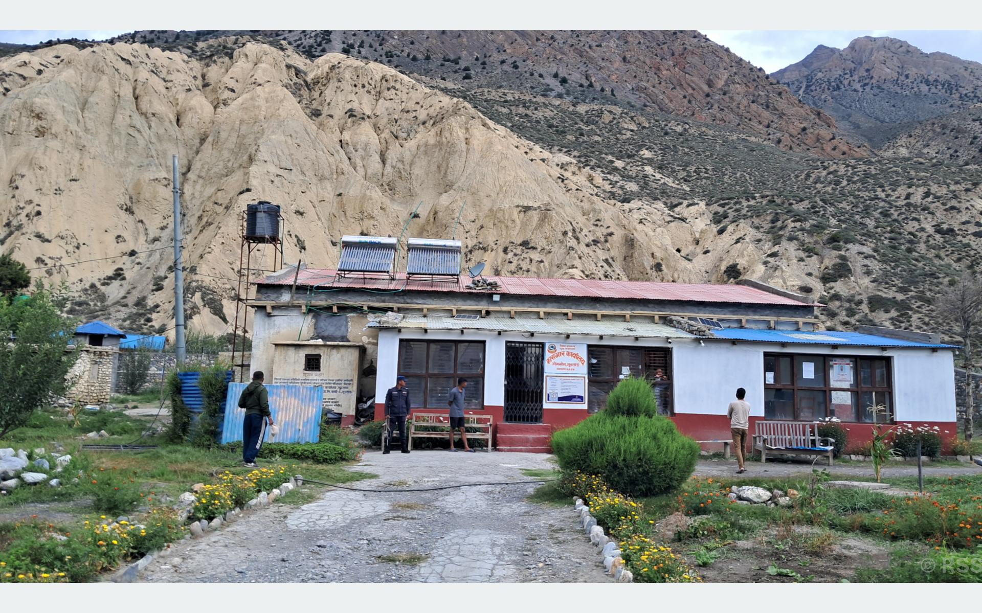 मुस्ताङ कारागारको एउटै भवनमा कैदीबन्दी र सुरक्षाकर्मी