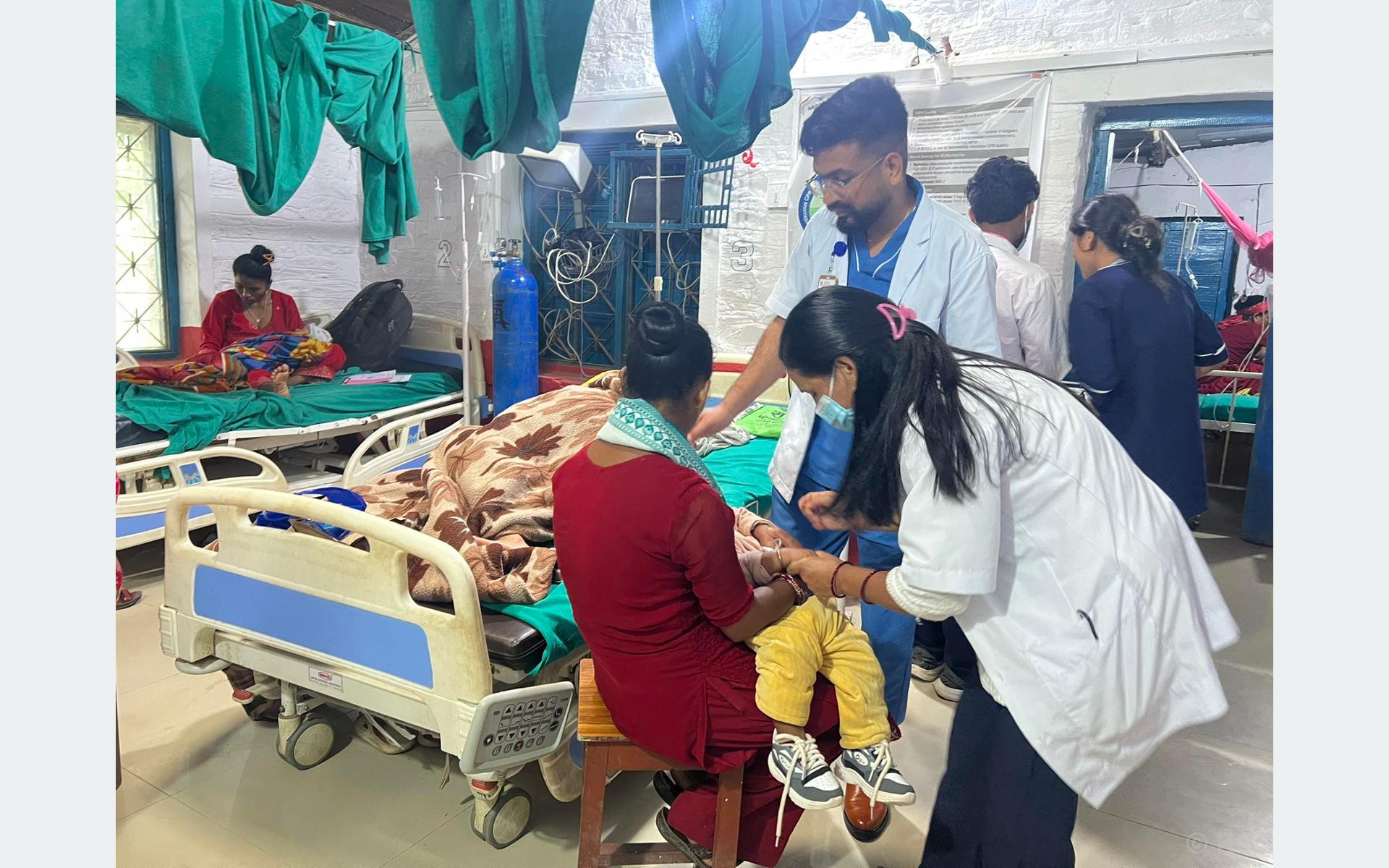 दैलेख अस्पतालमा बिरामीको बढ्दो चाप, उपचारमा समस्या