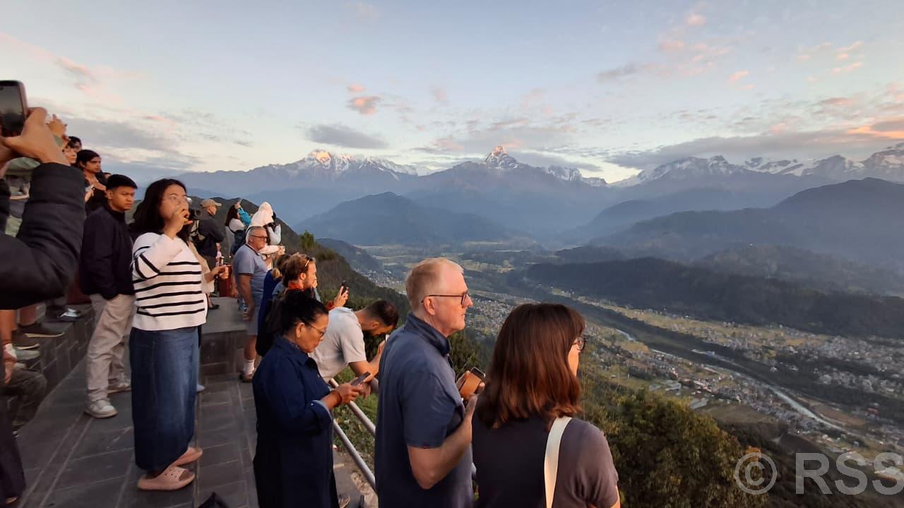 पोखराका होटल भरिभराउ, लामो बिदाले बढायो आन्तरिक पर्यटन