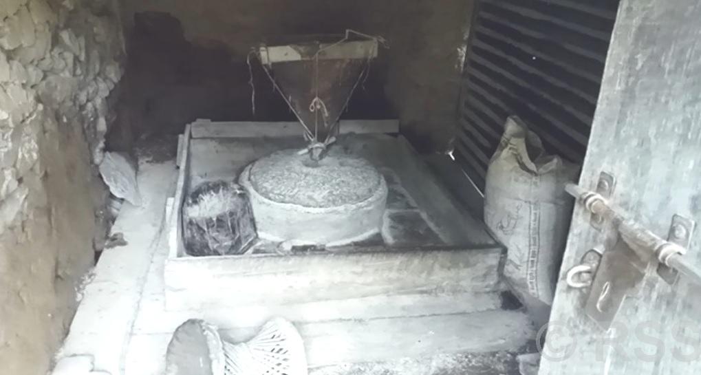 गाउँघरमा प्रयोग हुने परम्परागत पानीघट्टाको प्रचलन हराउँदै