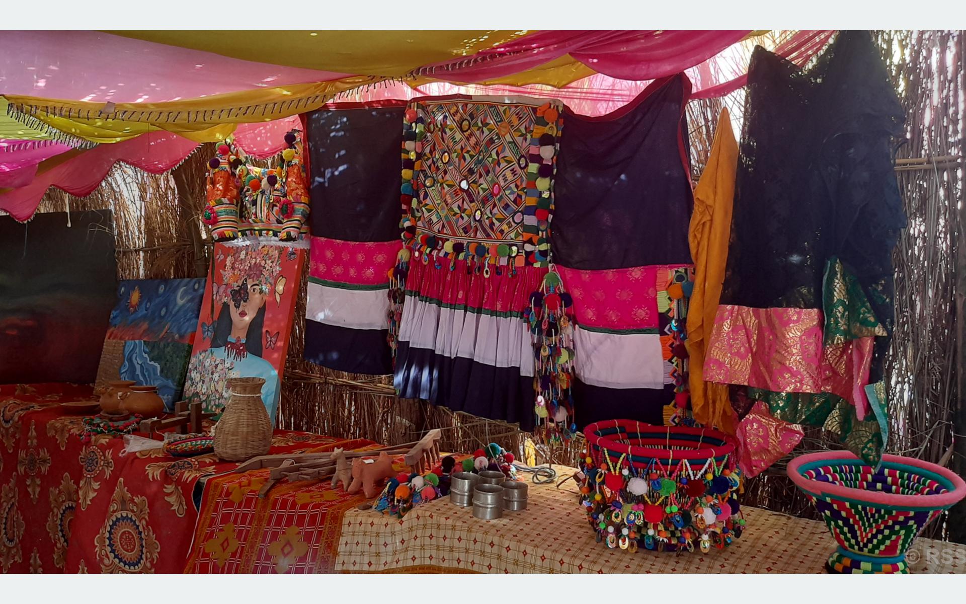 लोकसंस्कृति जगेर्ना गर्न ‘थारू कला प्रदर्शनी घर’