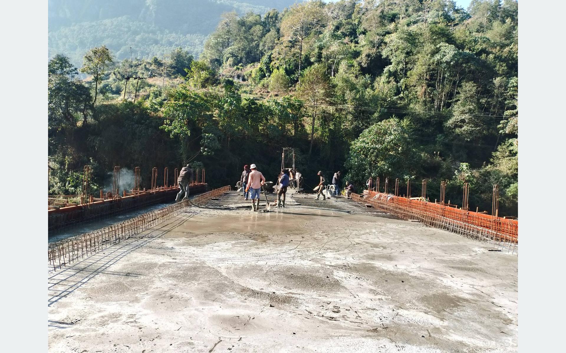 पर्वतको भुरुङ्दीखोलामा पुल निर्माण अन्तिम चरणमा