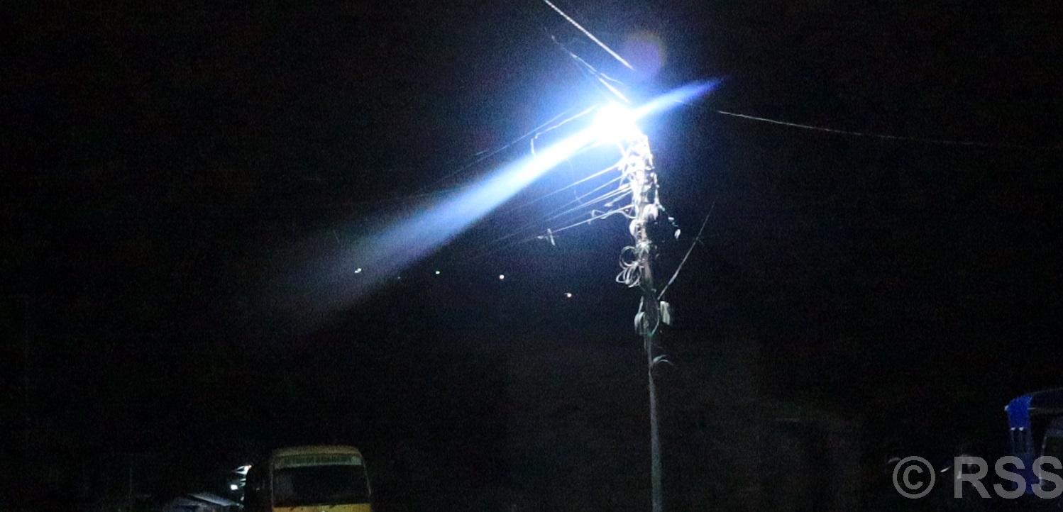 म्याग्दीमा बालबालिकाले देउसीभैलो खेलेर जुटाएको रकमबाट सडकबत्ती