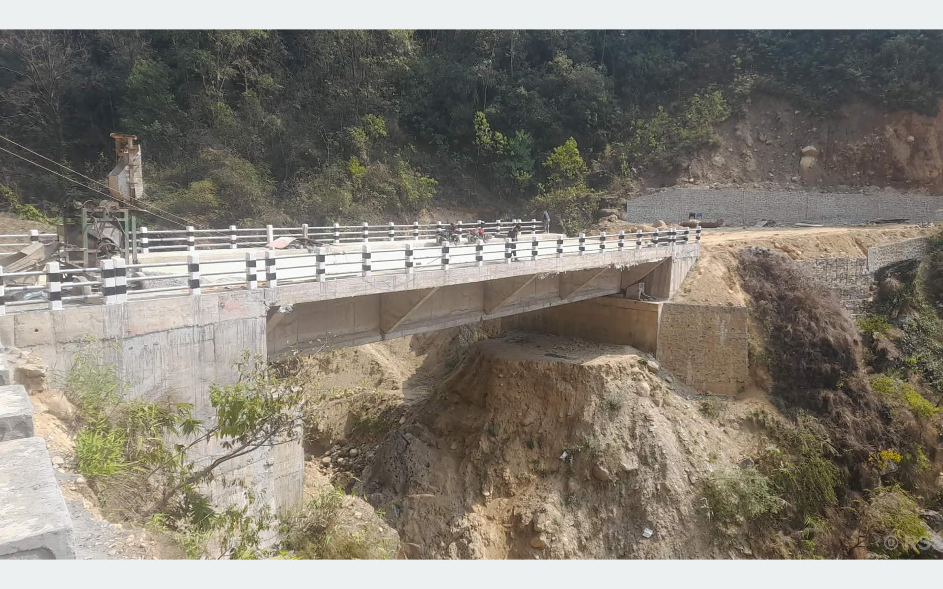 कालीगण्डकी लोकमार्ग : दुई वर्षमा सम्पन्न हुनुपर्ने पुल आठ वर्षमा बन्यो