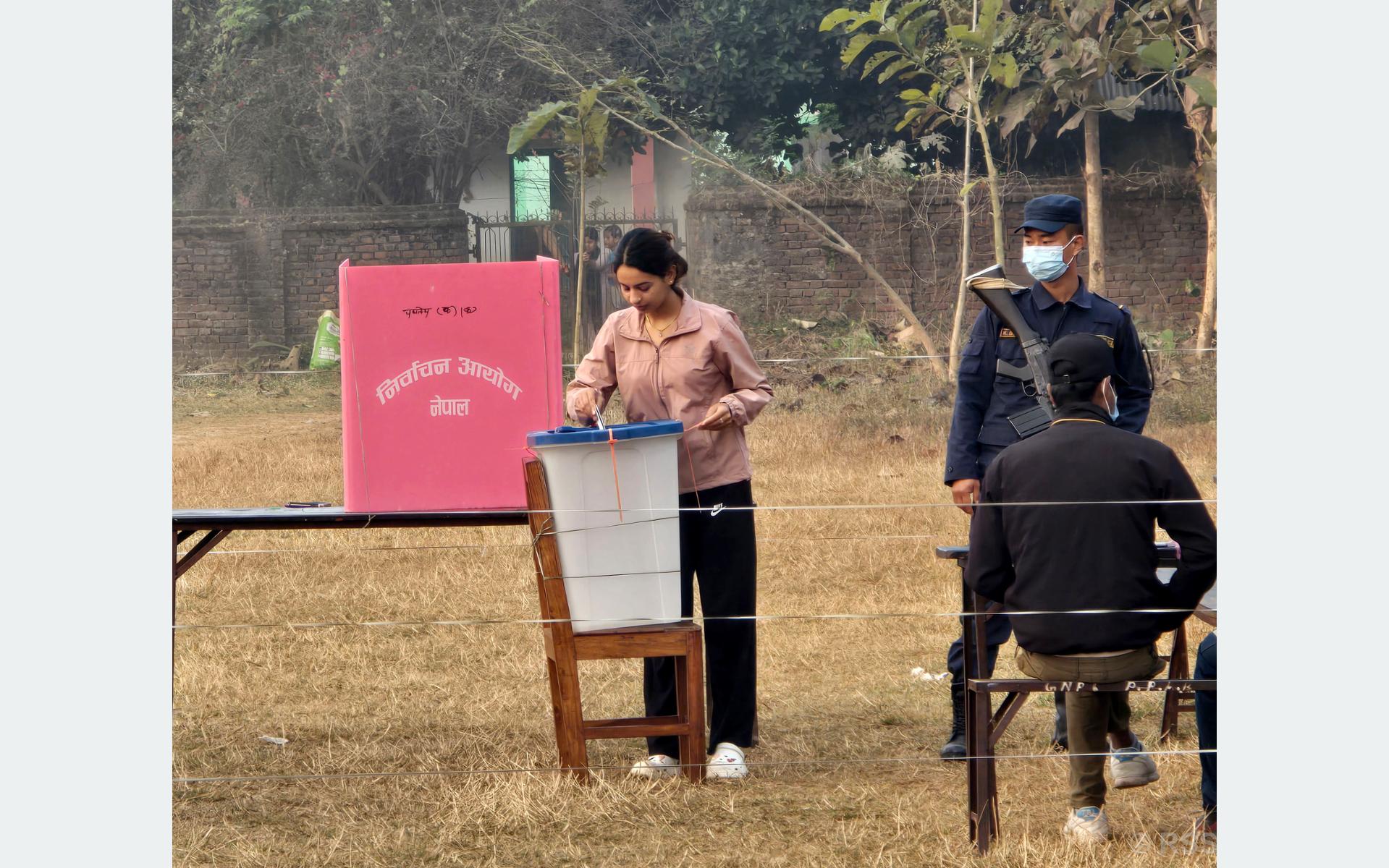 प्रतिनिधिसभा सदस्य निर्वाचनका लागि मतदान सुरु,  अपराह्न ५ बजेसम्म एकै चरणमा मतदान हुने
