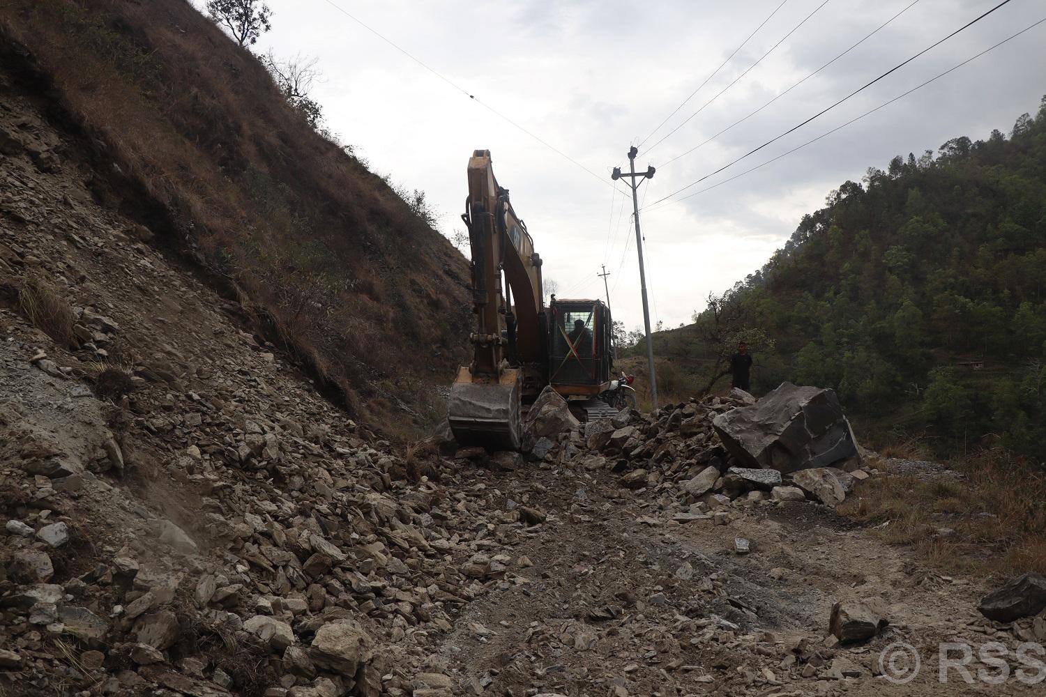 म्याग्दीमा सडक मार्ग खुलेको १६ वर्षपछि स्तरोन्नति थालियो
