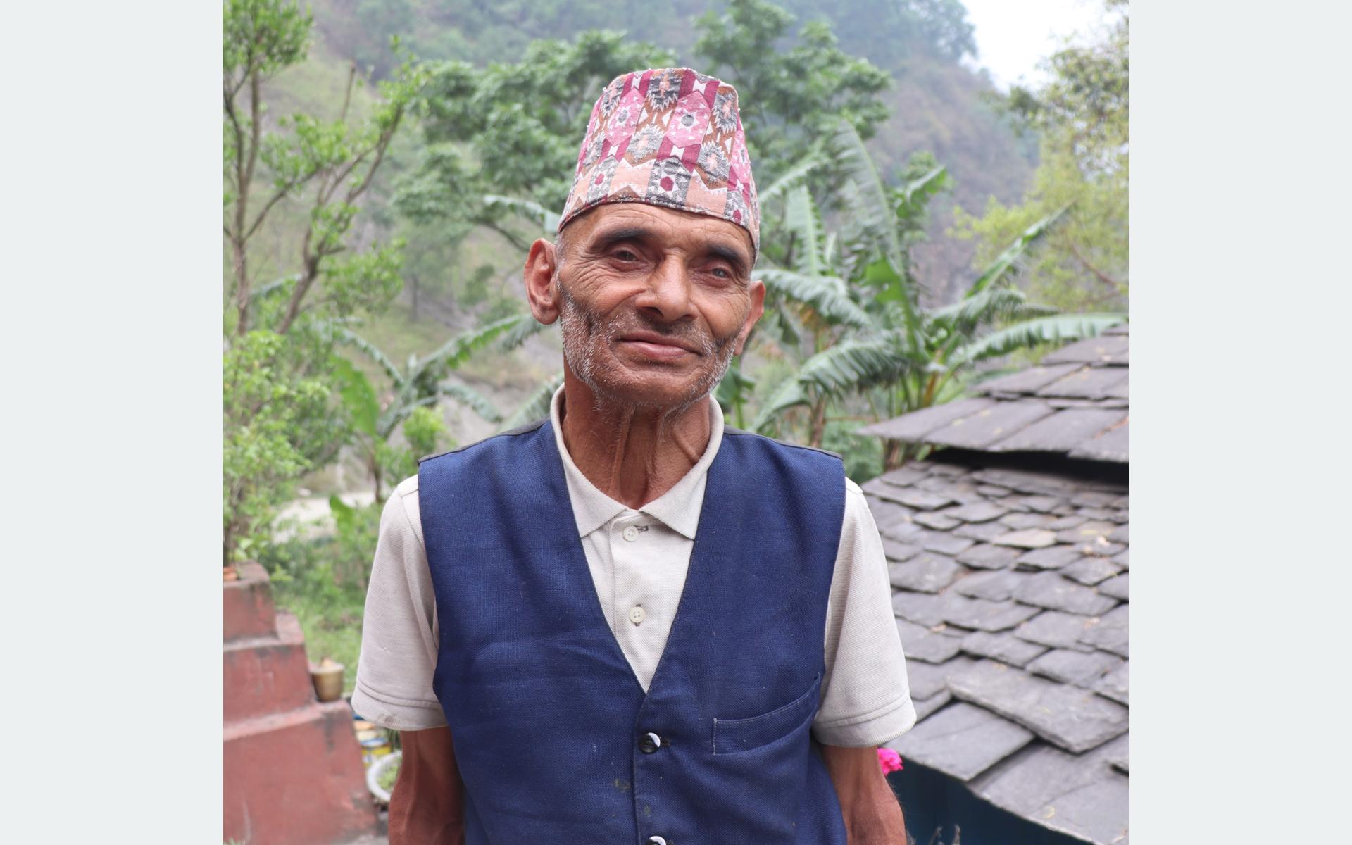 भारतीय सैनिक छाडेर भैँसीगोठमा रमाउँदै
