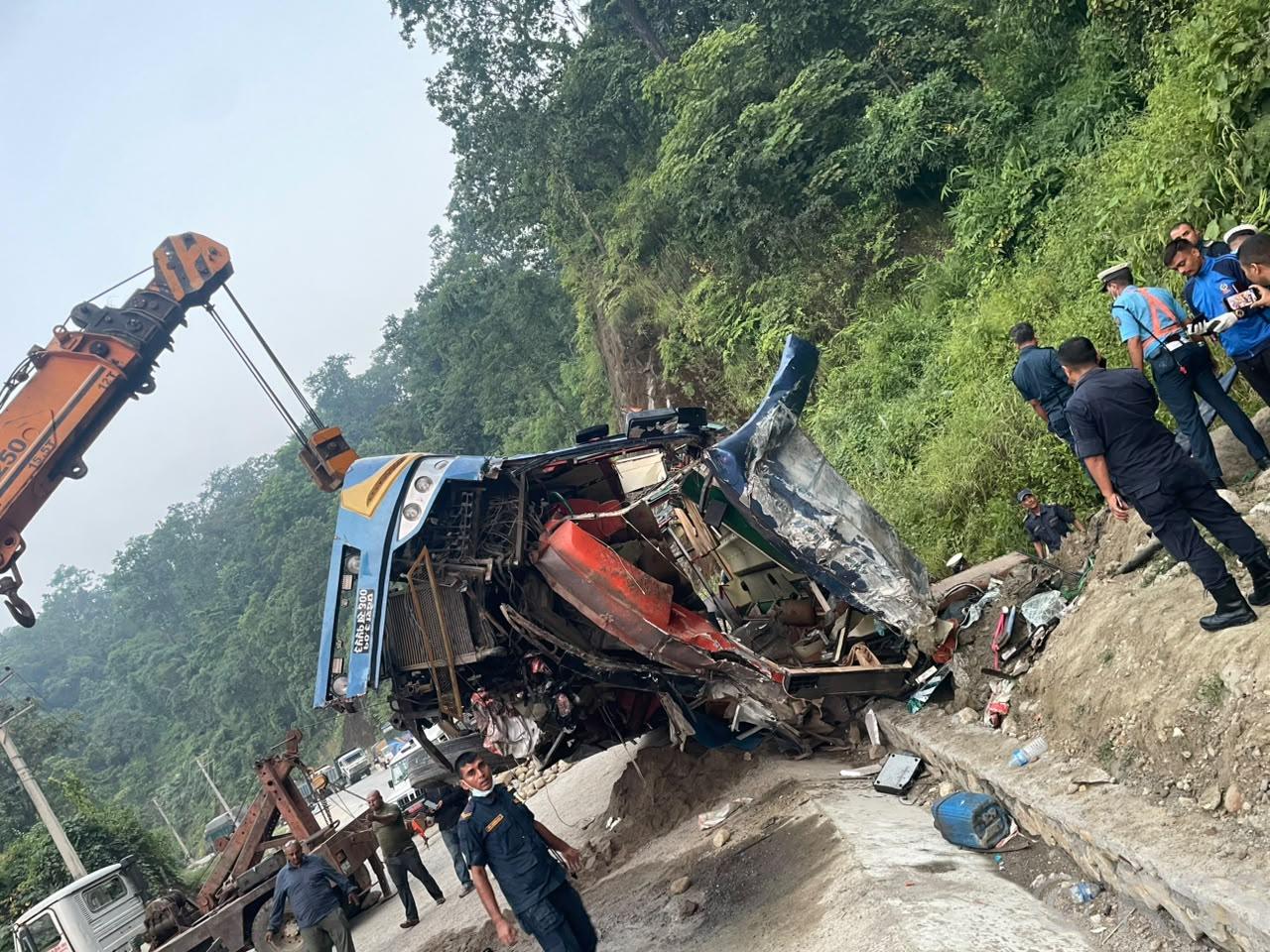 नवलपरासीमा यात्रुवाहक बस दुर्घटना, ६ जनाको मृत्यु, १० जना घाइते