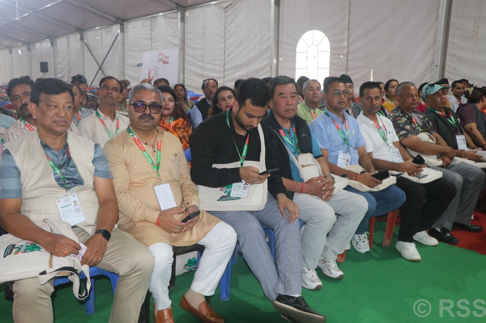 कांग्रेसको १५औं महाधिवेशनको बन्दसत्र सुरु, तीन क्लस्टरमा प्रतिनिधिको छलफल