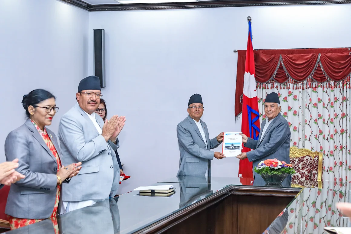 आयोगले गर्‍यो राष्ट्रपतिसमक्ष उपराष्ट्रपति निर्वाचनको प्रतिवेदन पेश