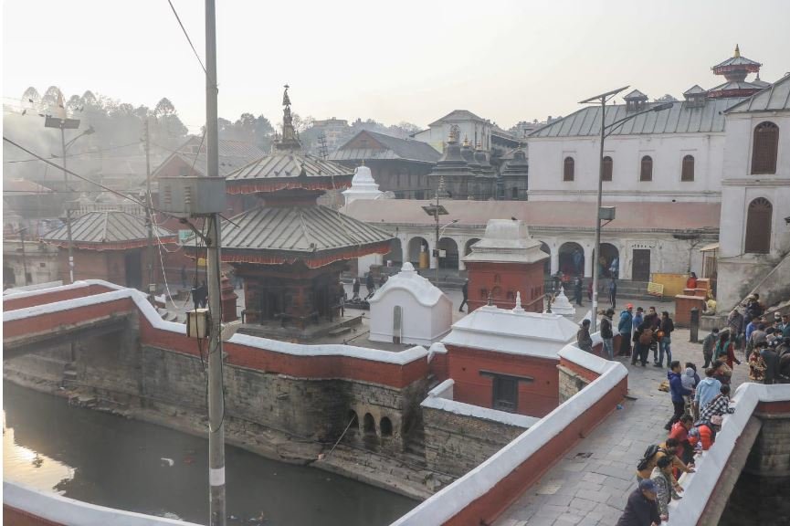 महाशिवरात्रि नजिकिँदै गर्दा पशुपतिमा रङ्ग रोगन सुरु (फोटोफिचर)