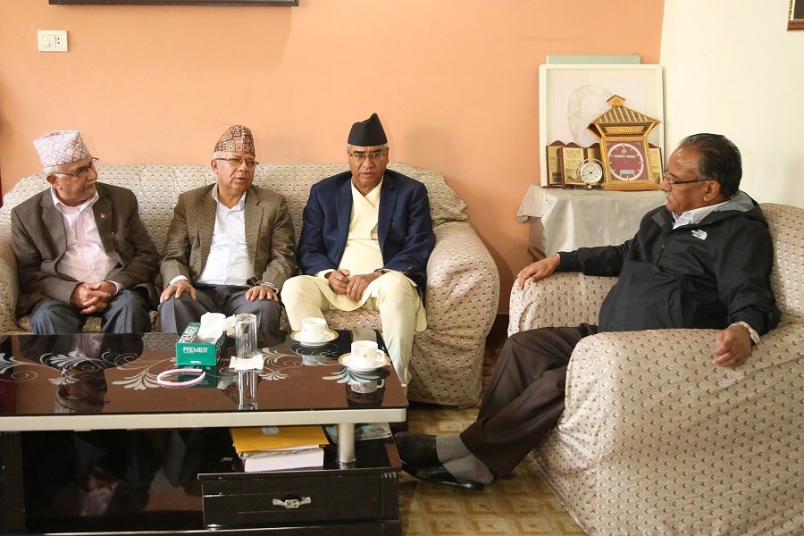 बालुवाटारमा चार दलका शीर्ष नेताको बैठक जारी