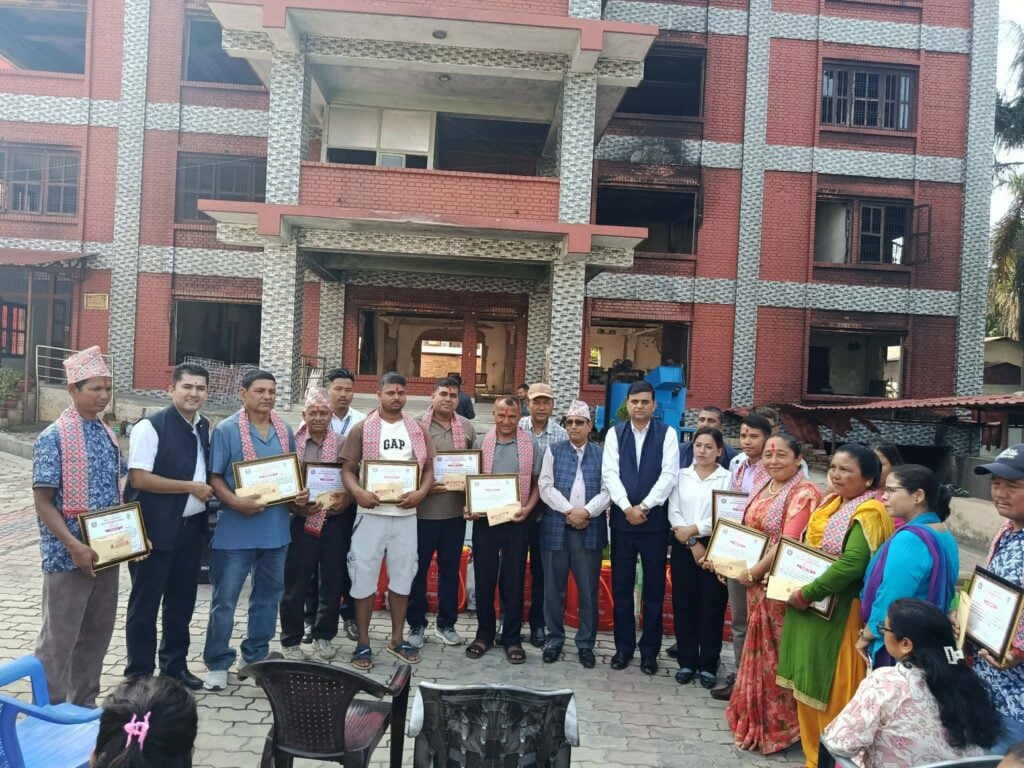 तुलसीपुरका उत्कृष्ट  १२ व्यावसायिक पशुपालक कृषक सम्मानित