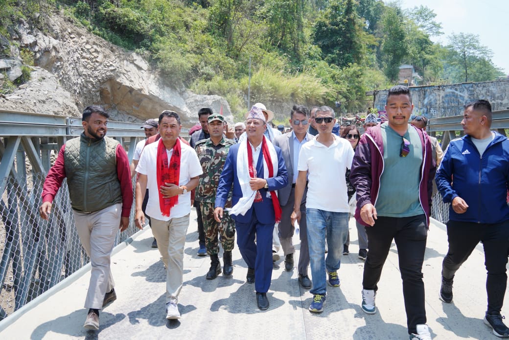 मेलम्ची र हेलम्बु क्षेत्रको स्थलगत अनुगमन गर्दै उर्जामन्त्री खड्काले भने- यस क्षेत्रको पुनर्निर्माणमा सरकारले काम गर्छ