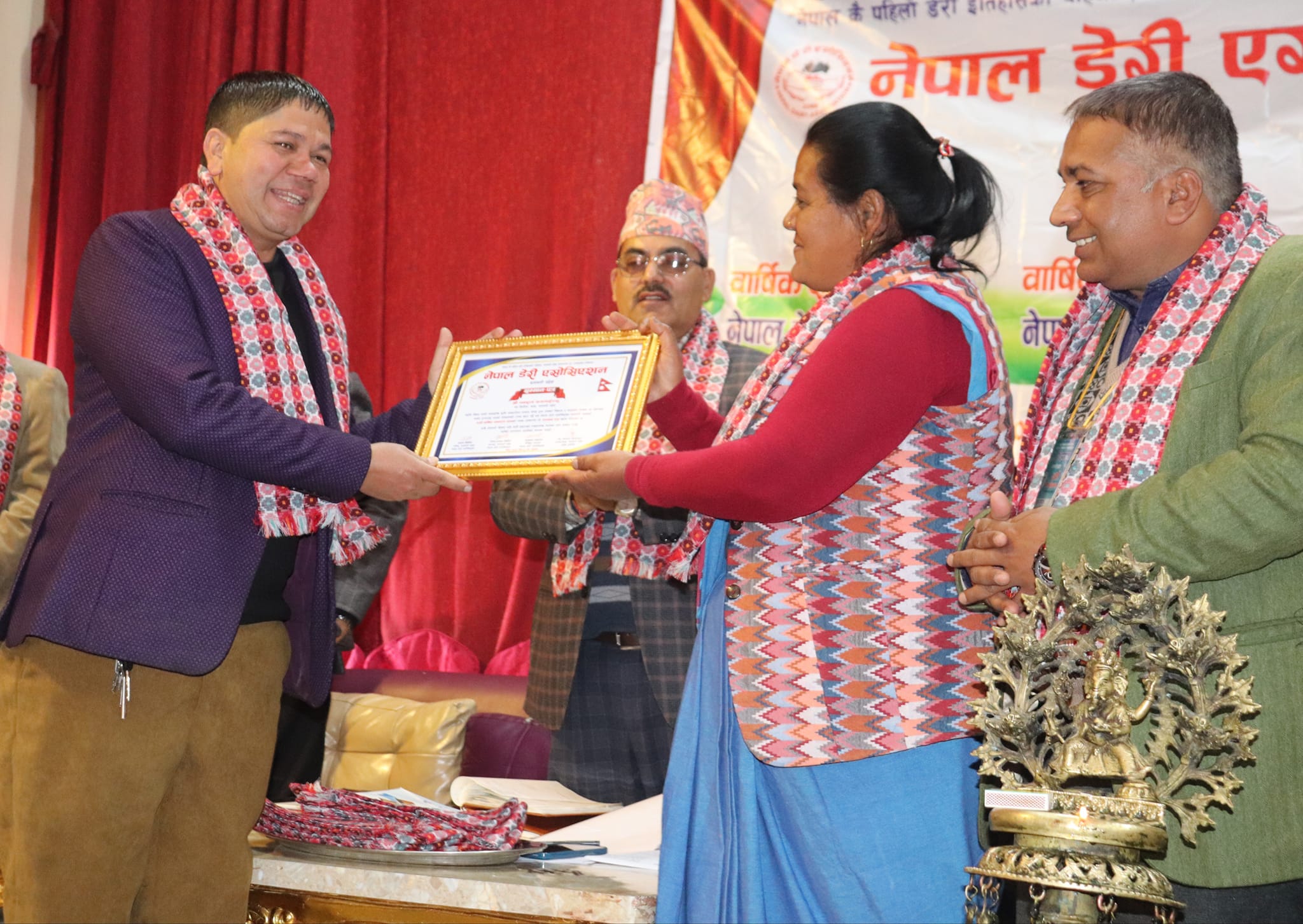 पत्रकार नवराज बजगाईलाई डेरी एसोसिएसनको सम्मान