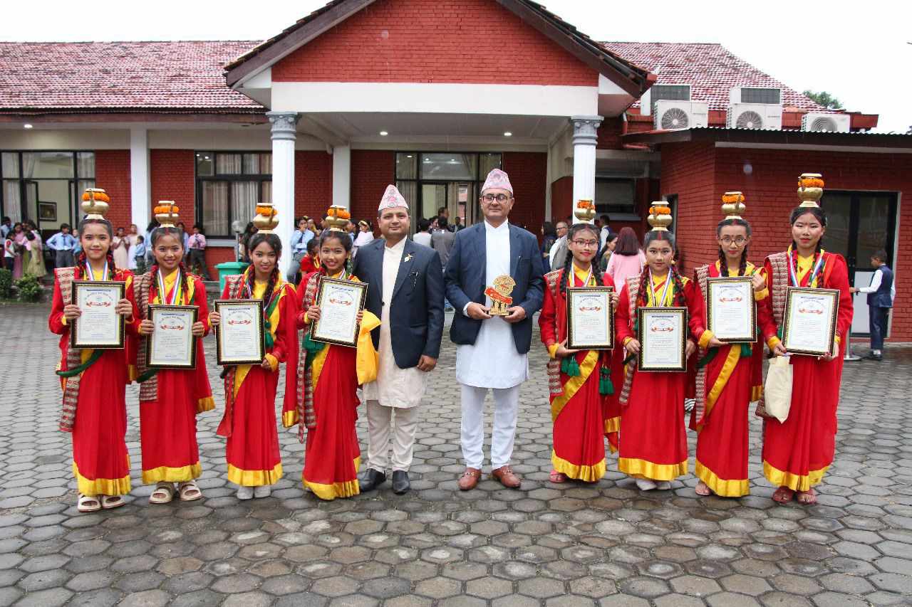 प्रधानमन्त्रीद्वारा राष्ट्रव्यापी नृत्य प्रतियोगितामा पुरस्कार वितरण