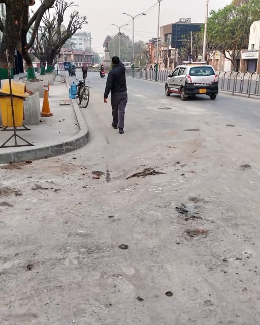 भौतिक निर्माण कार्यमा सडक फोहोर गरेपछि महानगर प्रहरीले गर्‍यो एक लाख जरिवाना