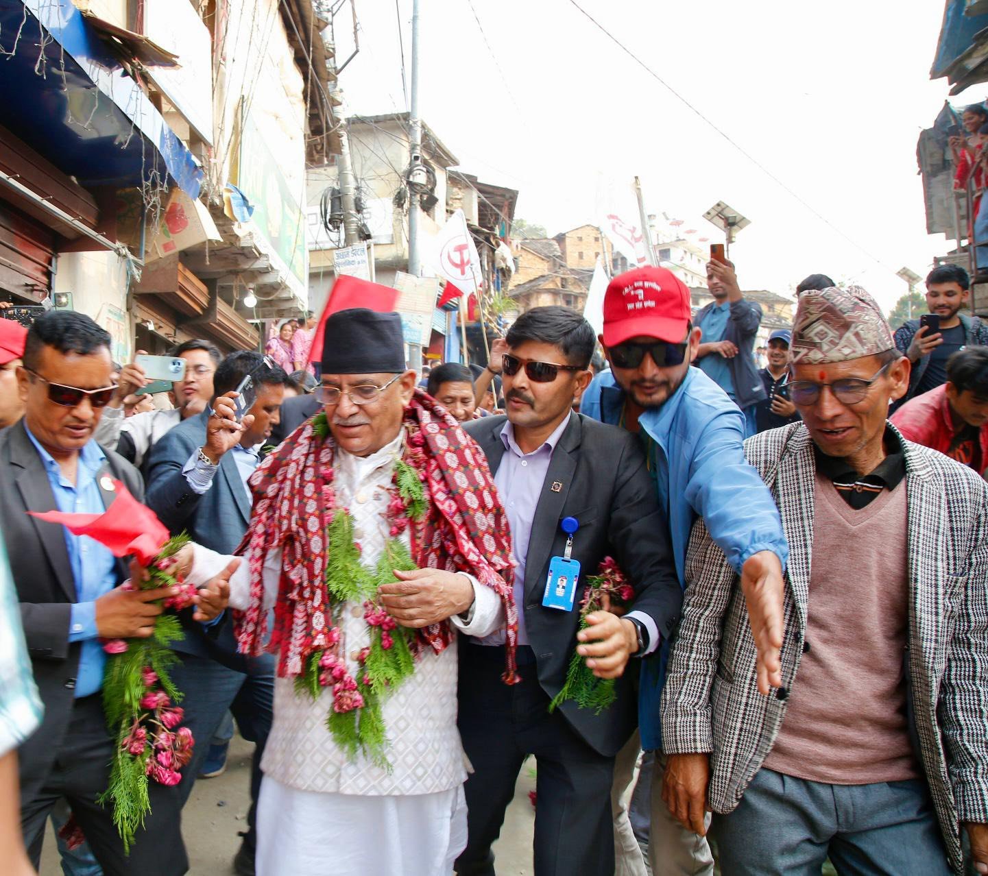 सरकार छाडेपछि माओवादीको देश दौडाहा अभियान मोह