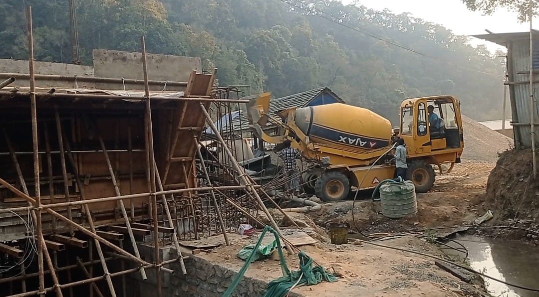 सिन्धुलीको जिर्घा खोलामा पक्की पुल निर्माण सुरु, ग्रामीण बस्तीका बासिन्दालाई सहज हुने