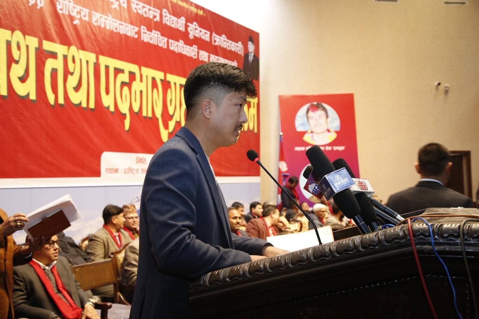 अखिल(क्रान्तिकारी)का निर्वाचित महासचिवले पनि छाडे प्रचण्डको साथ, प्रगतिशील अभियानमा सहभागी हुने घोषणा