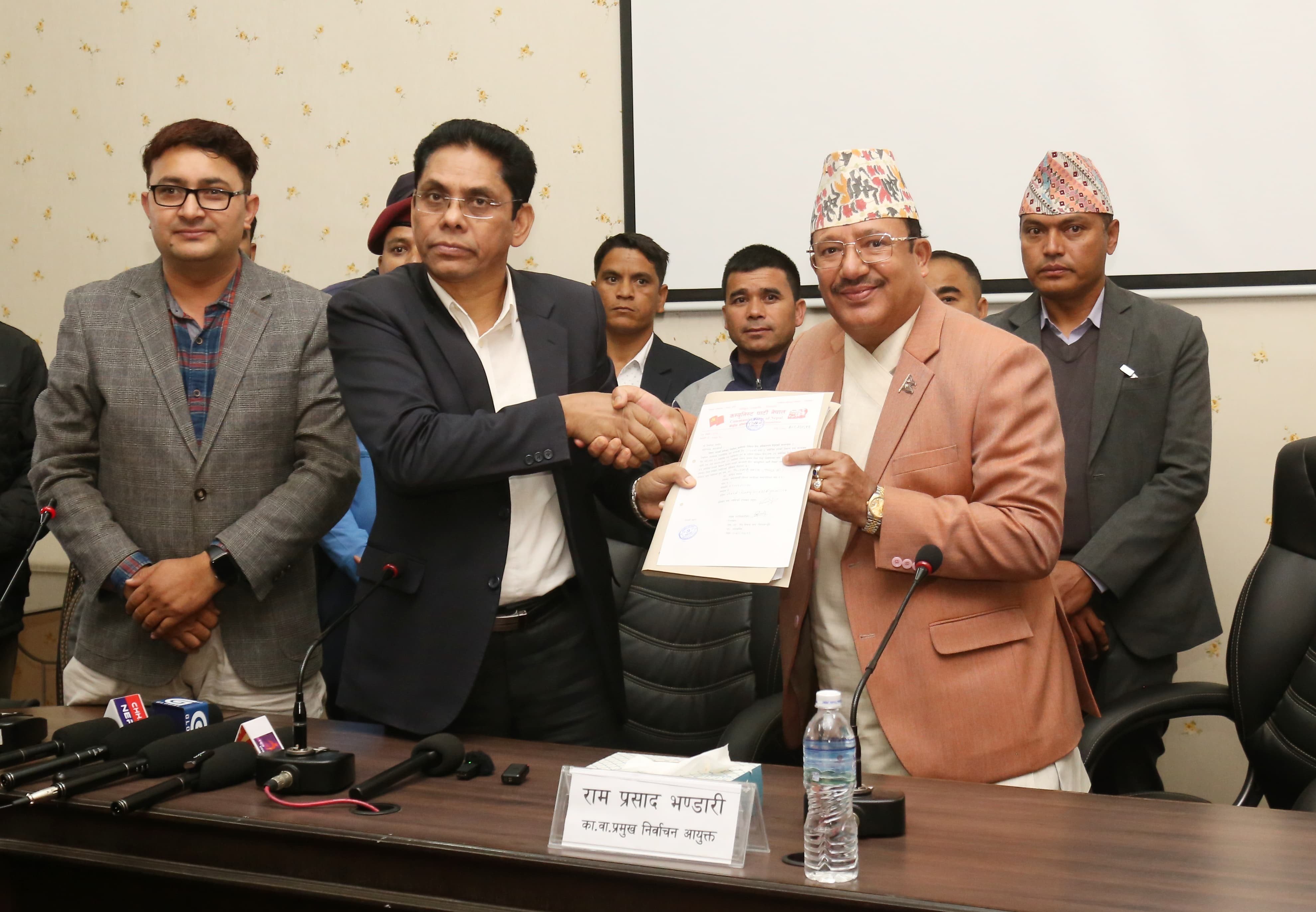 विप्लवको ‘कम्युनिष्ट पार्टी नेपाल’ नामक दल दर्ताका लागि निवेदन