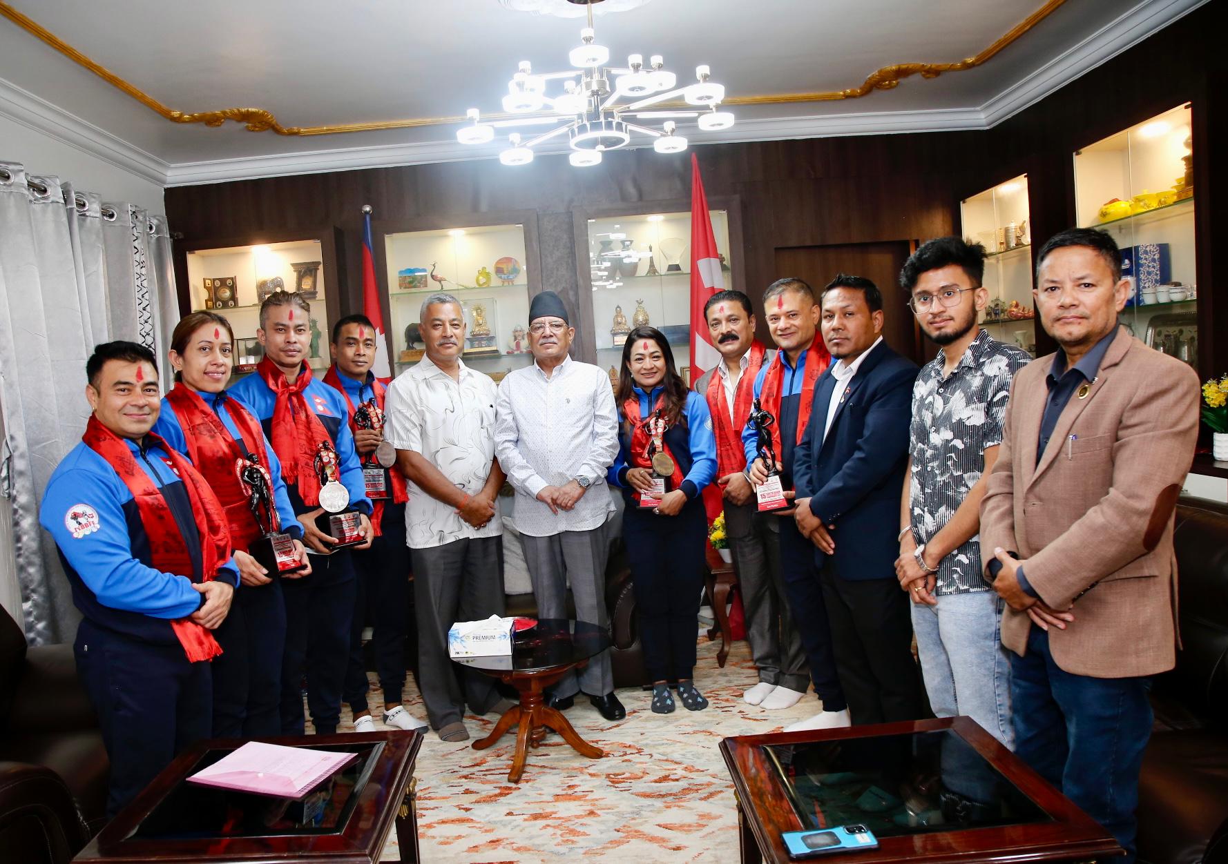 प्रचण्डद्वारा दक्षिण एसियाली शारिरिक सुगठन प्रतियोगिताका विजेता खेलाडीहरूलाई बधाई